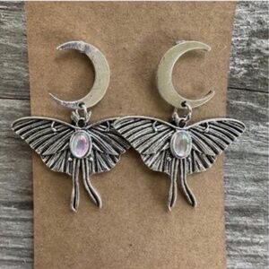 ✨“Celestial Moth & Moon Drop Earrings – Iridescent Gemstone Accent”